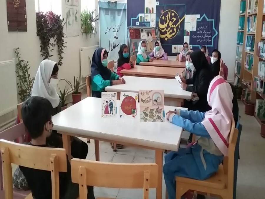 نشست کتابخوان کتابخانه ای