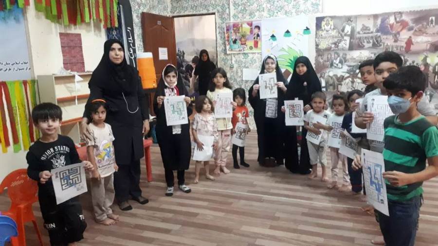 فعالیت های  فوق برنامه مسئول و کتابدار کتابخانه عمومی استقلال به مناسبت اربعین حسینی1401 در موکب راه کربلا خیابان جمهوری