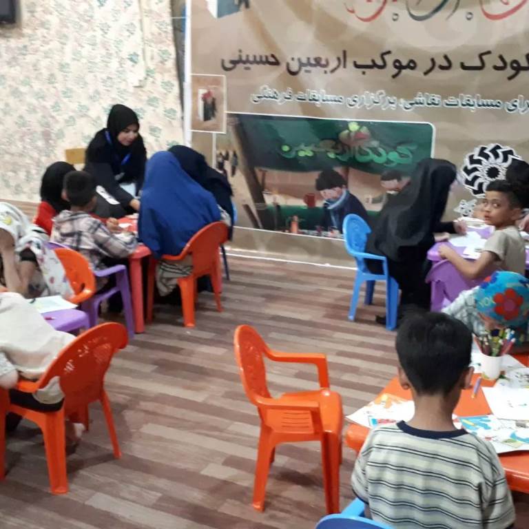 فعالیت های  فوق برنامه مسئول و کتابدار کتابخانه عمومی استقلال به مناسبت اربعین حسینی1401 در موکب راه کربلا خیابان جمهوری