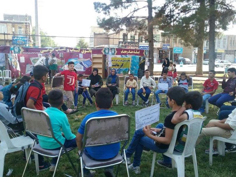 گردش علمی تفریحی در حاشیه آثار باستانی طاقبستان  اعضا کتابخانه عمومی استقلال و اجرای قصه گویی به مناسبت  دهه کرامت