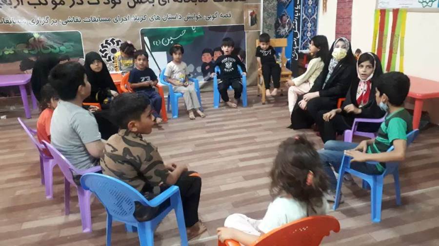 فعالیت های  فوق برنامه مسئول و کتابدار کتابخانه عمومی استقلال به مناسبت اربعین حسینی1401 در موکب راه کربلا خیابان جمهوری